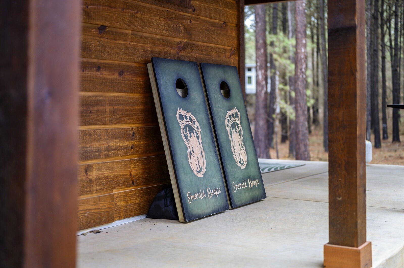 Emerald Escape welcome signs