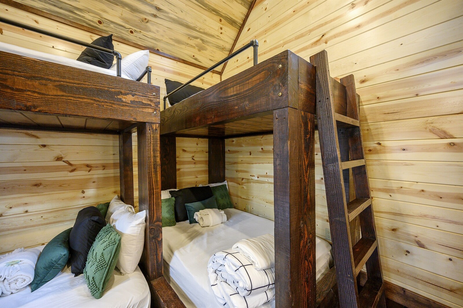 Emerald Escape bunk beds with ladder