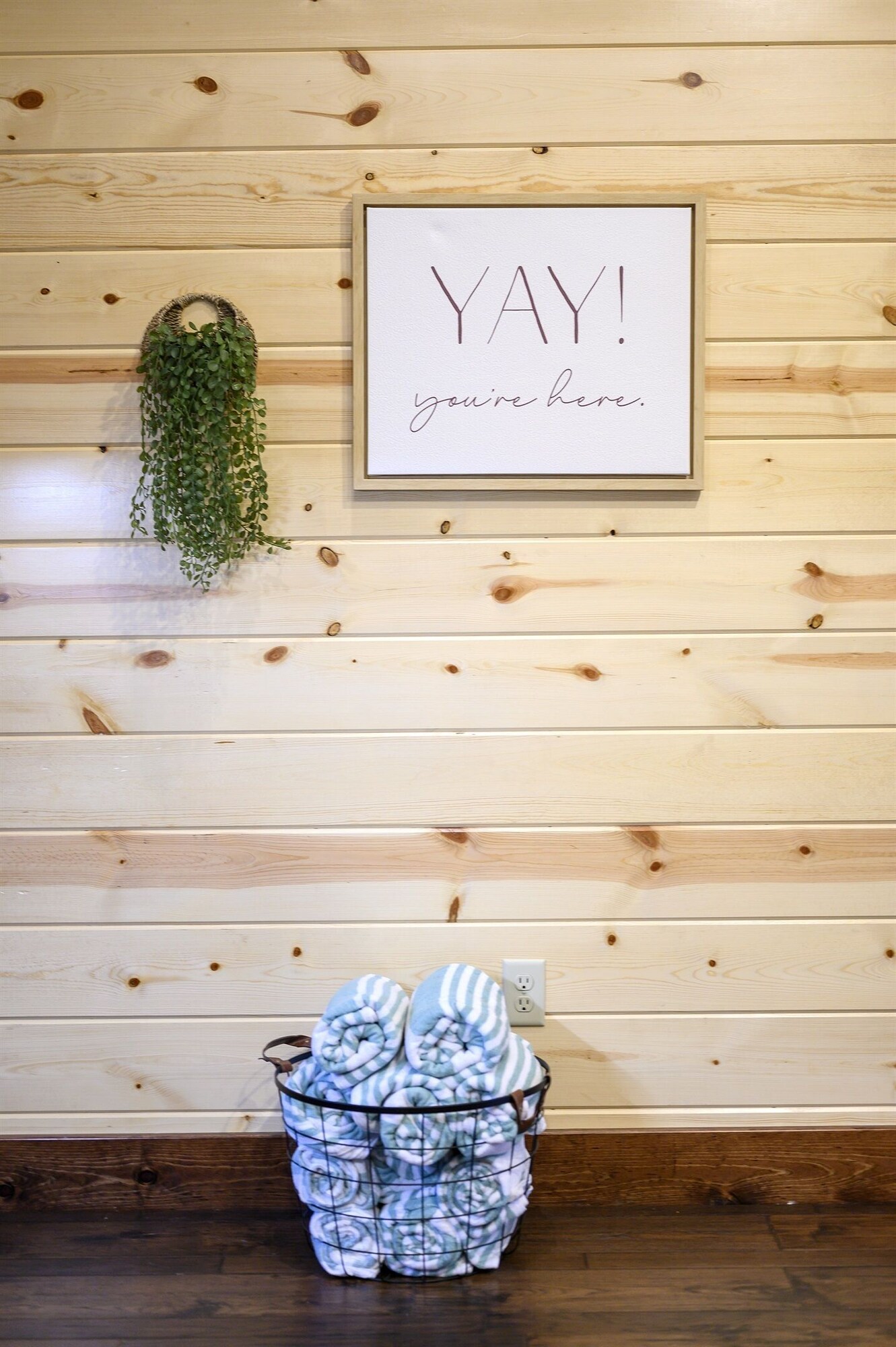 Yay, you're here welcome sign with fresh towels