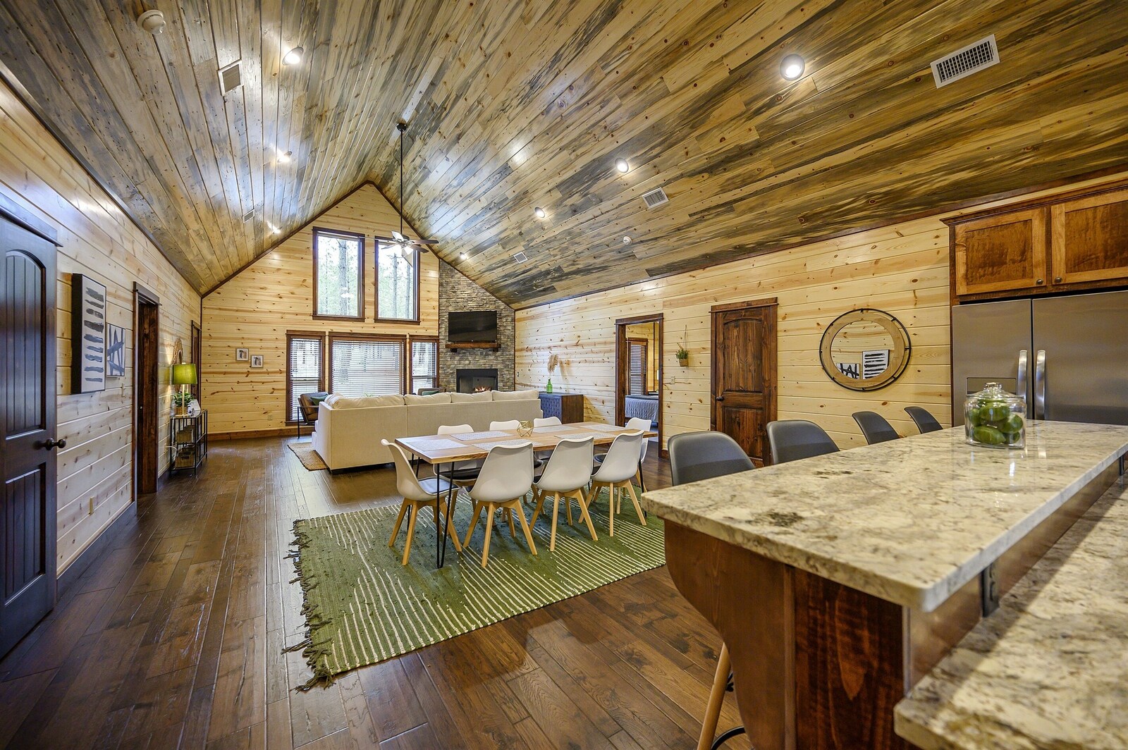 Emerald Escape dining, kitchen, and living space